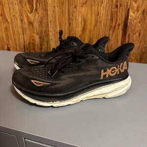 Hoka women’s 8.5 W Clifton 9